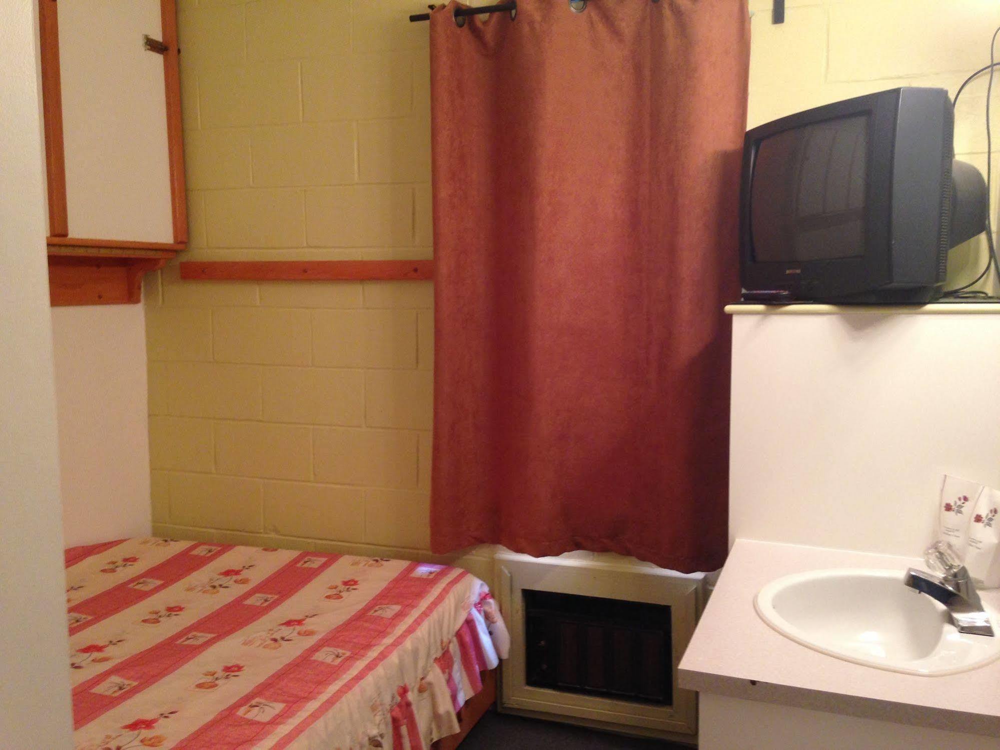 שרברוק Motel Econonuit מראה חיצוני תמונה