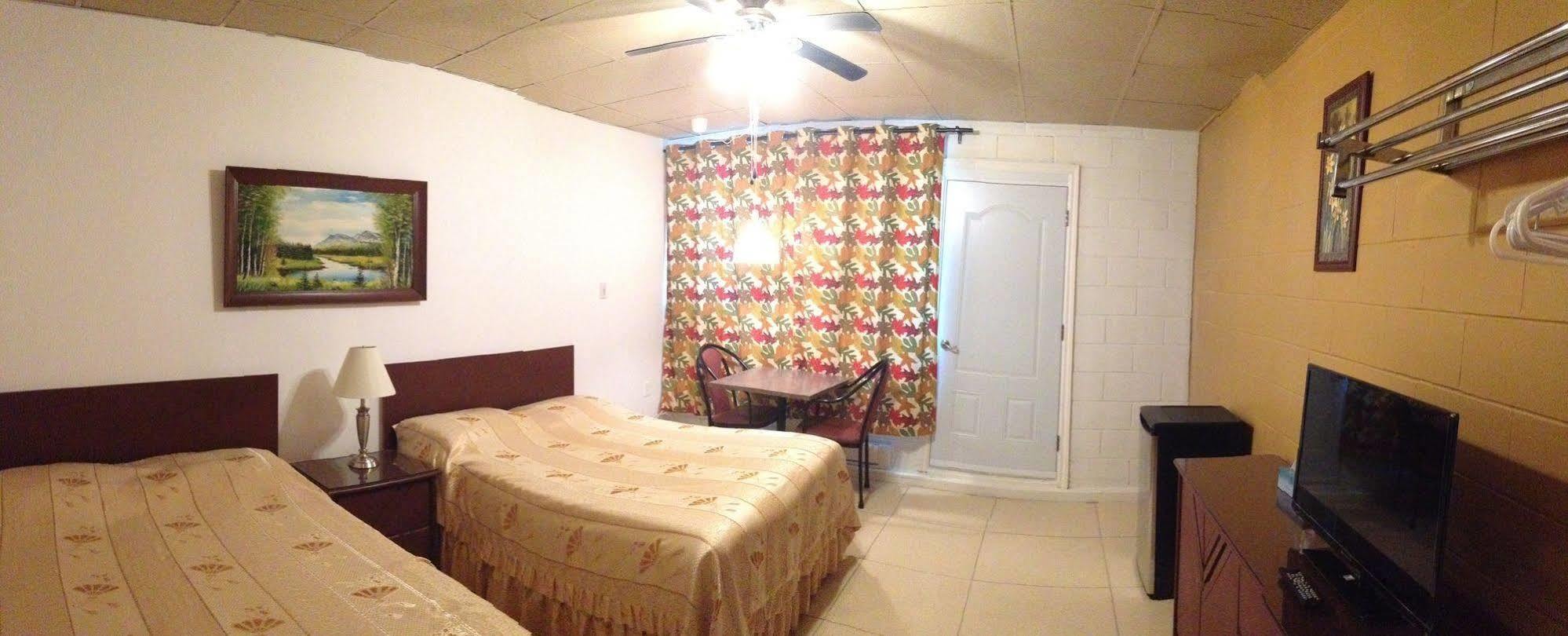 שרברוק Motel Econonuit מראה חיצוני תמונה