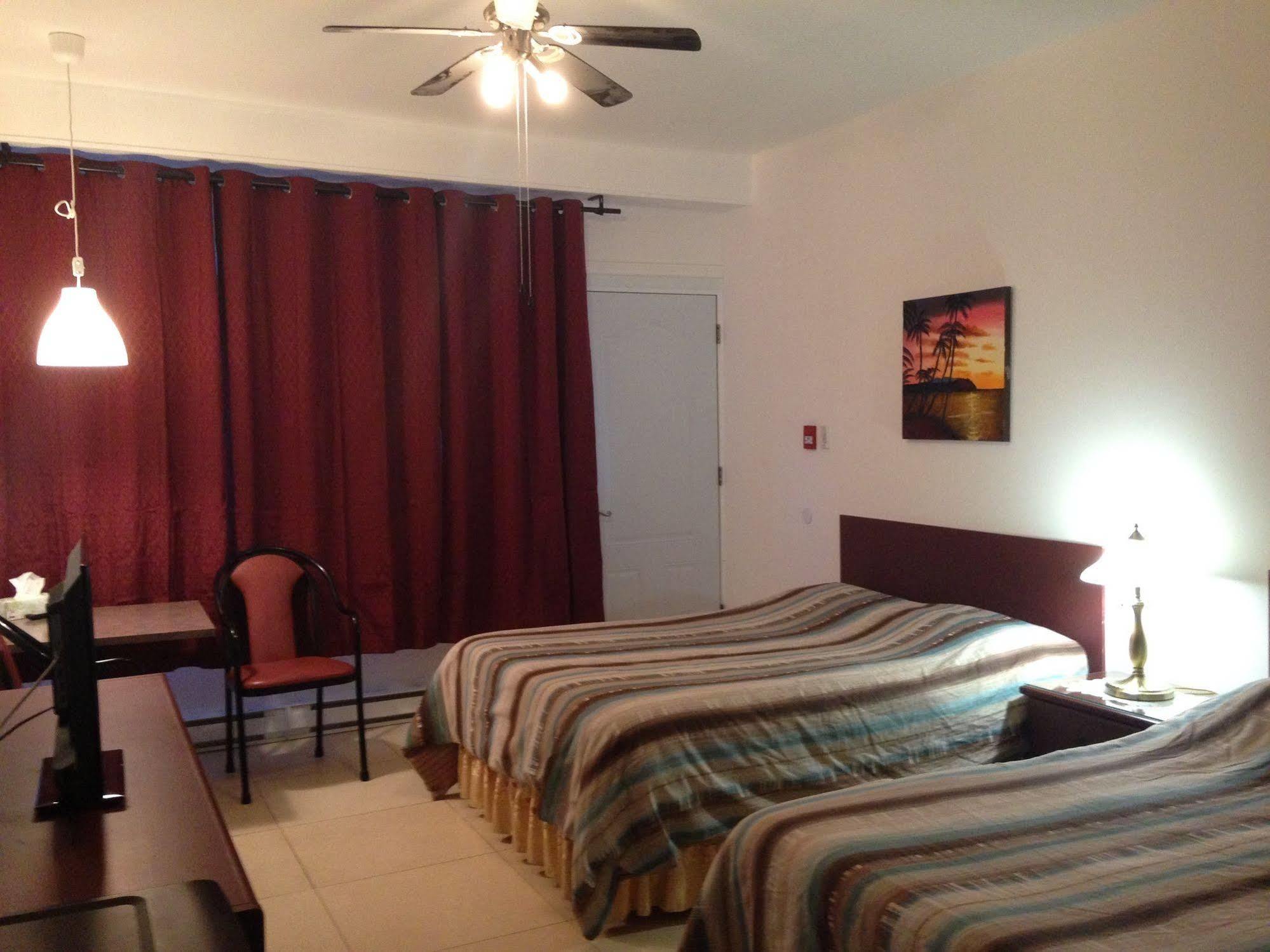 שרברוק Motel Econonuit מראה חיצוני תמונה